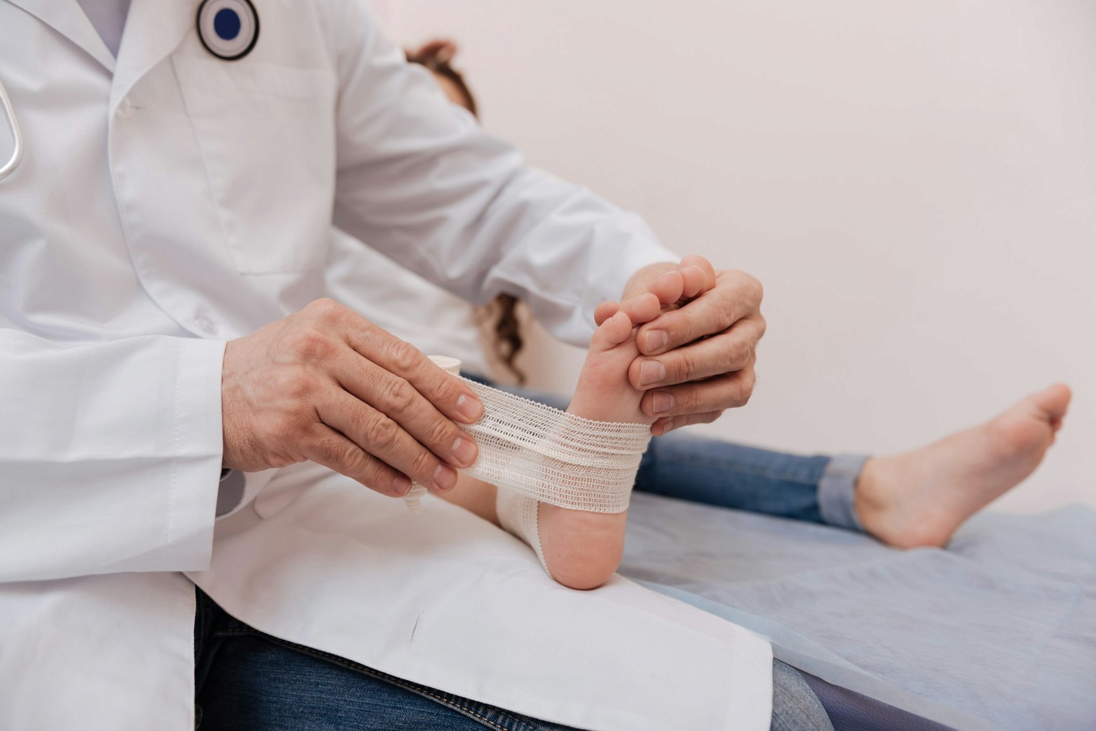 Diabetic Wound Triage in Dallas: When to Call Your PCP or Specialist