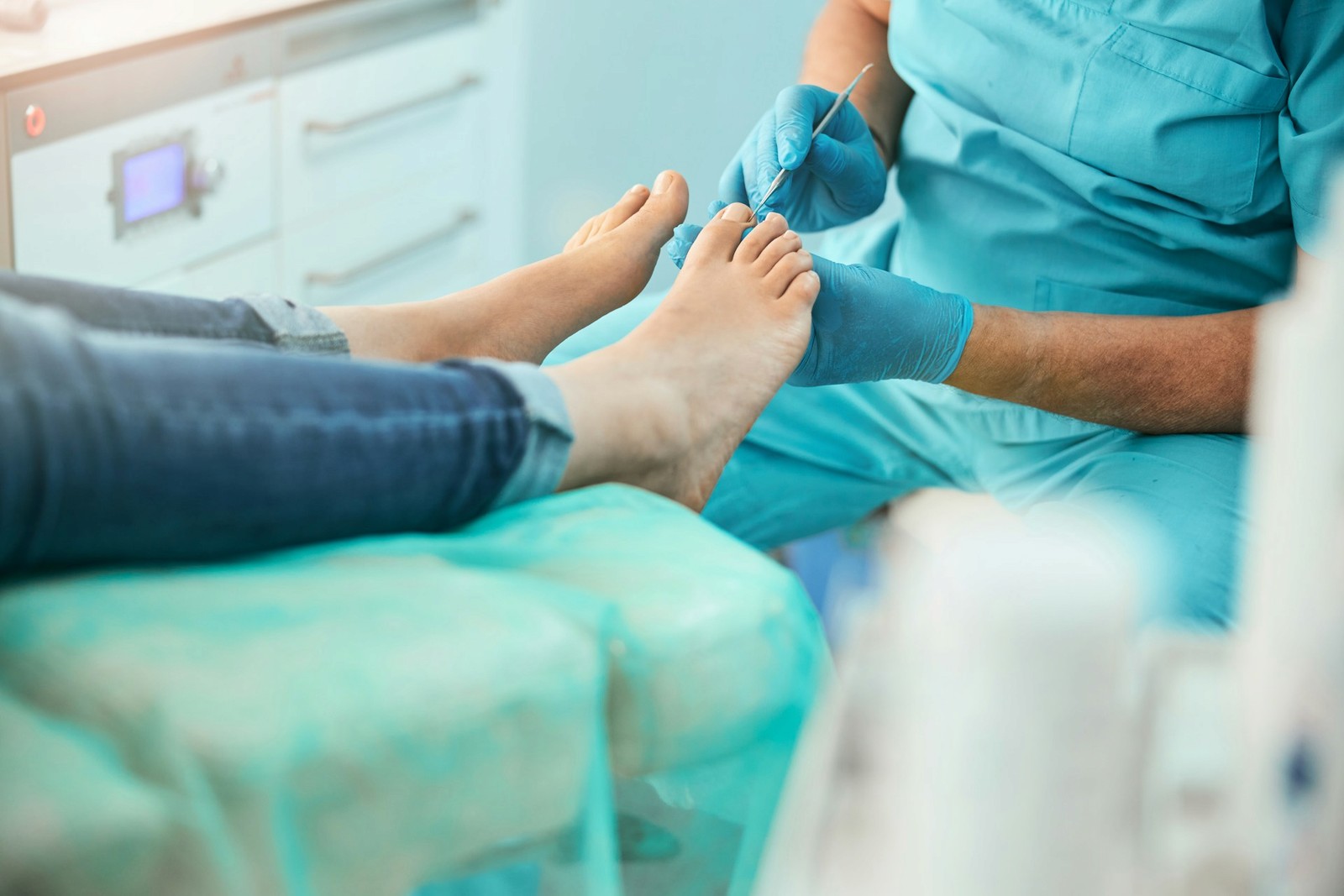Why Wounds Don’t Heal: 10 Causes and Which Specialist to See in DFW