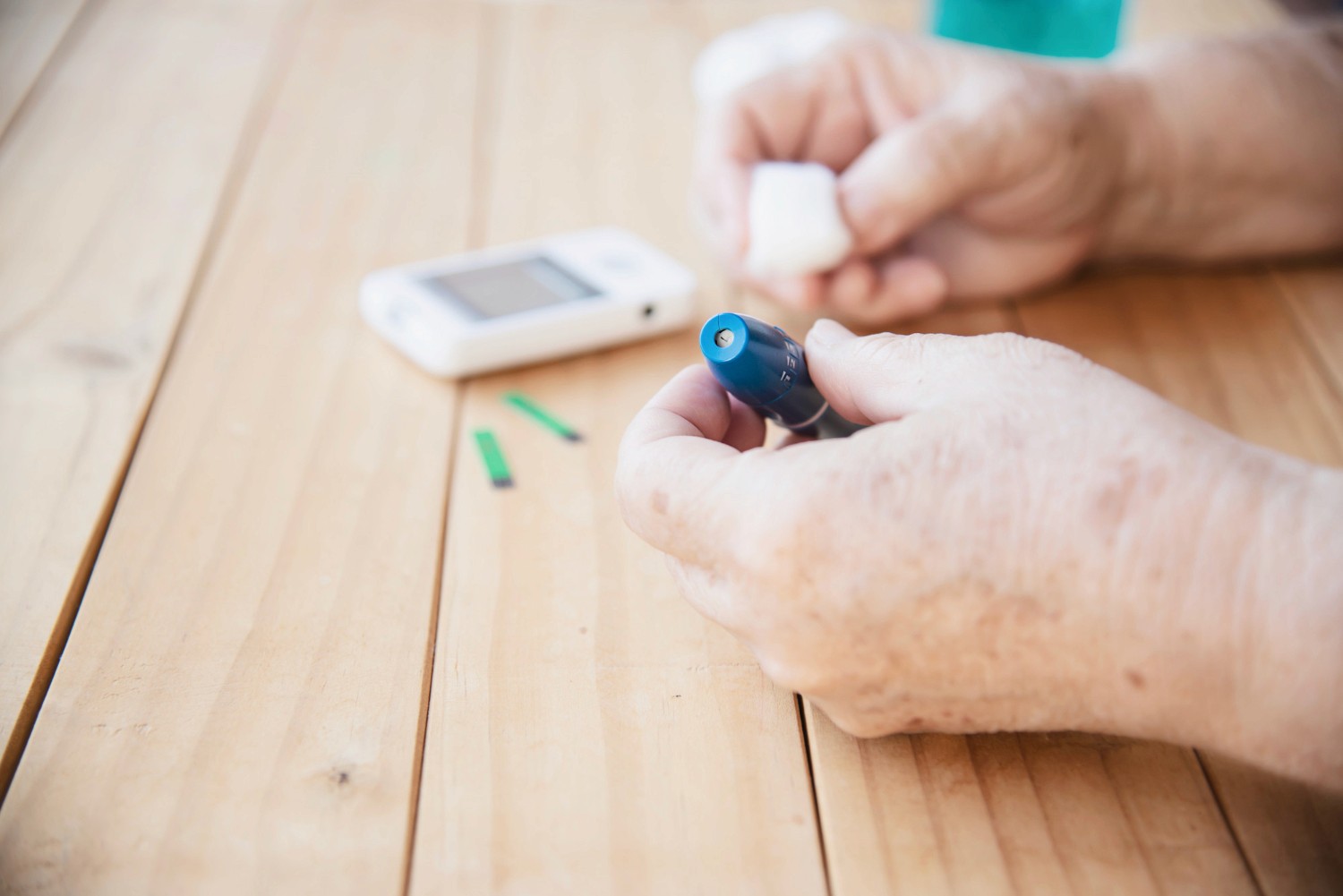Choosing Diabetic Wound Care in Dallas When You Want to Heal at Home