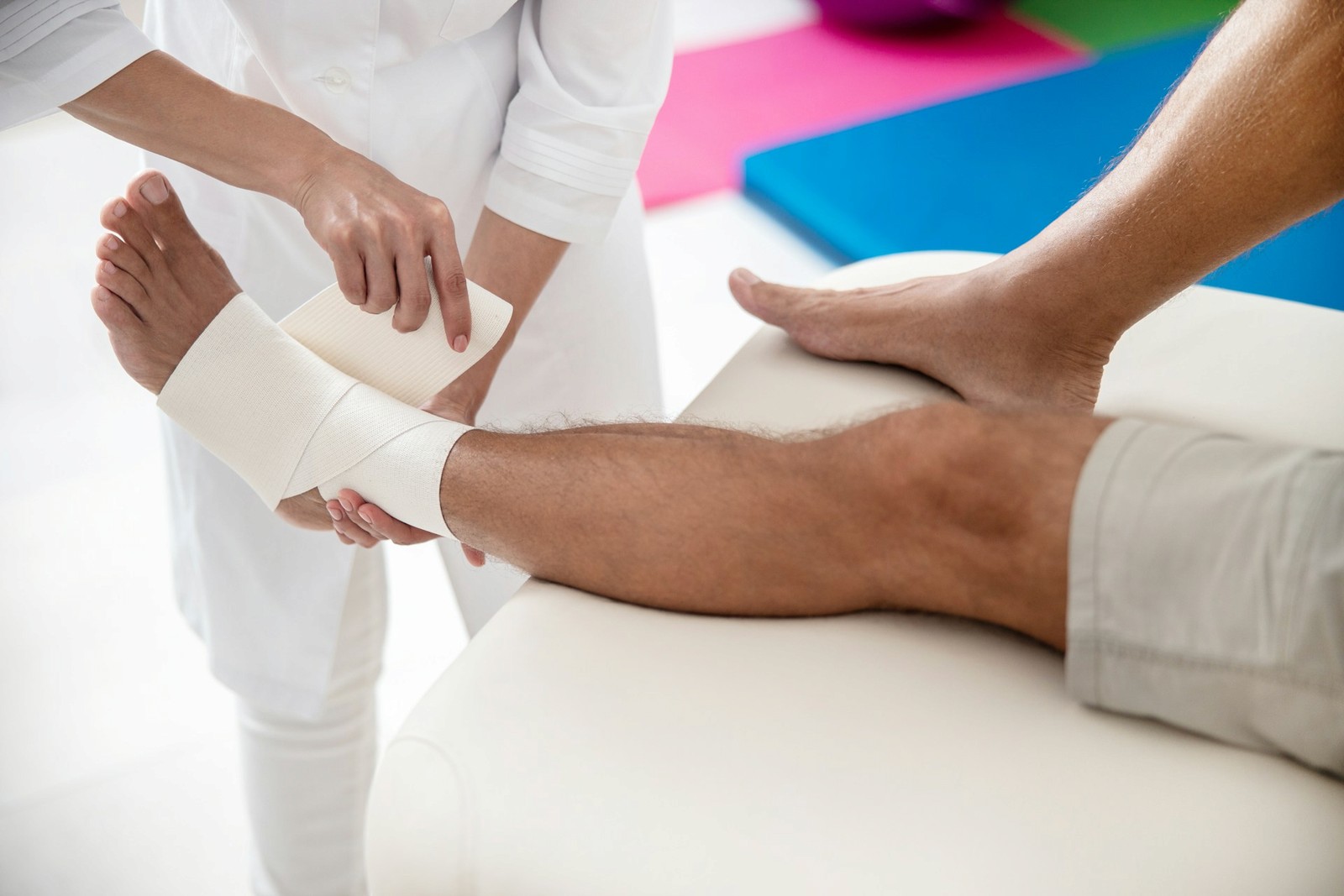 Mobile Wound Care in Dallas: At-Home Services vs. Clinic Care